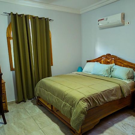 Jezhos - Dina Fully Furnished Apartment Accra Exterior photo