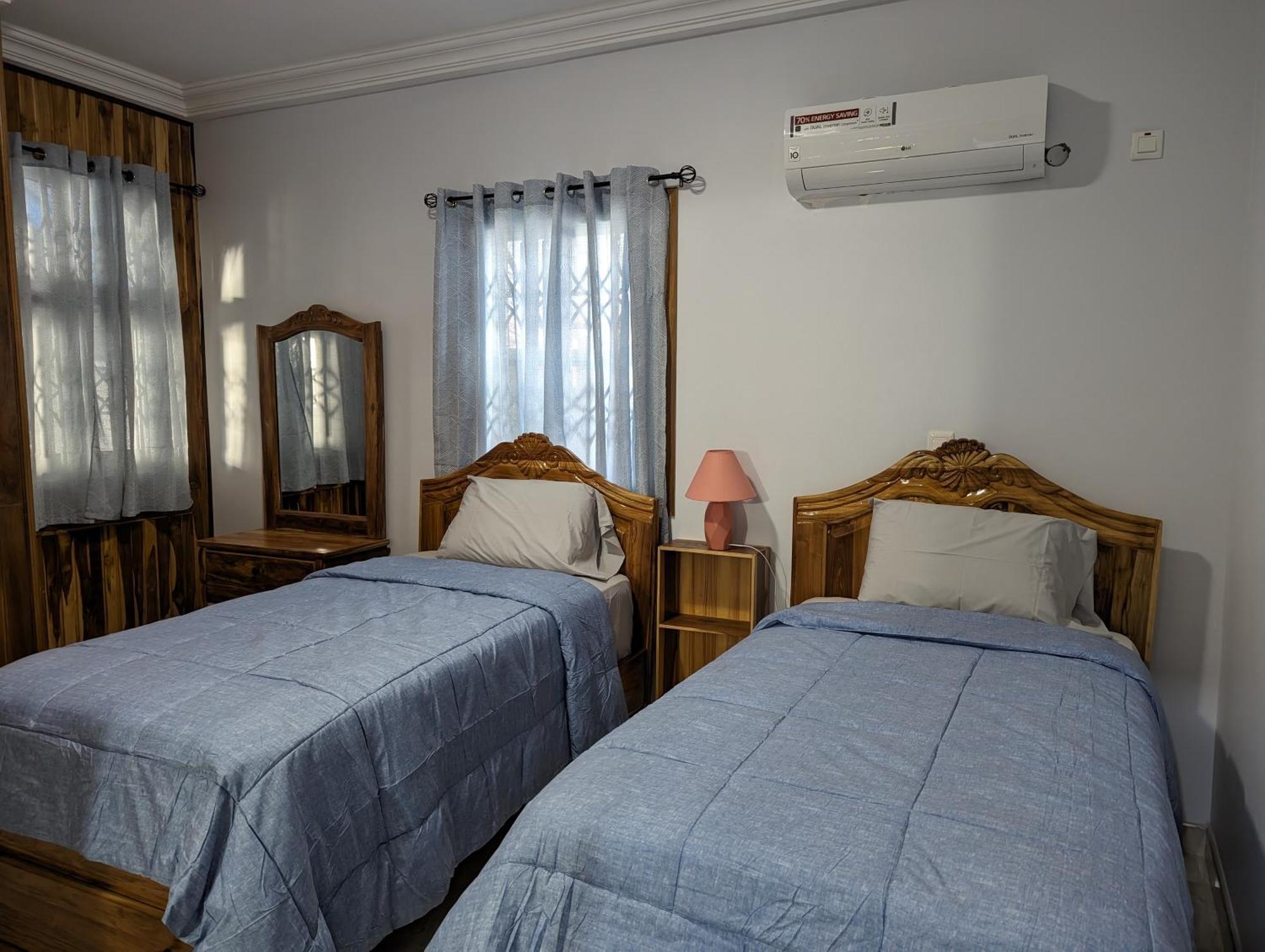 Jezhos - Dina Fully Furnished Apartment Accra Exterior photo