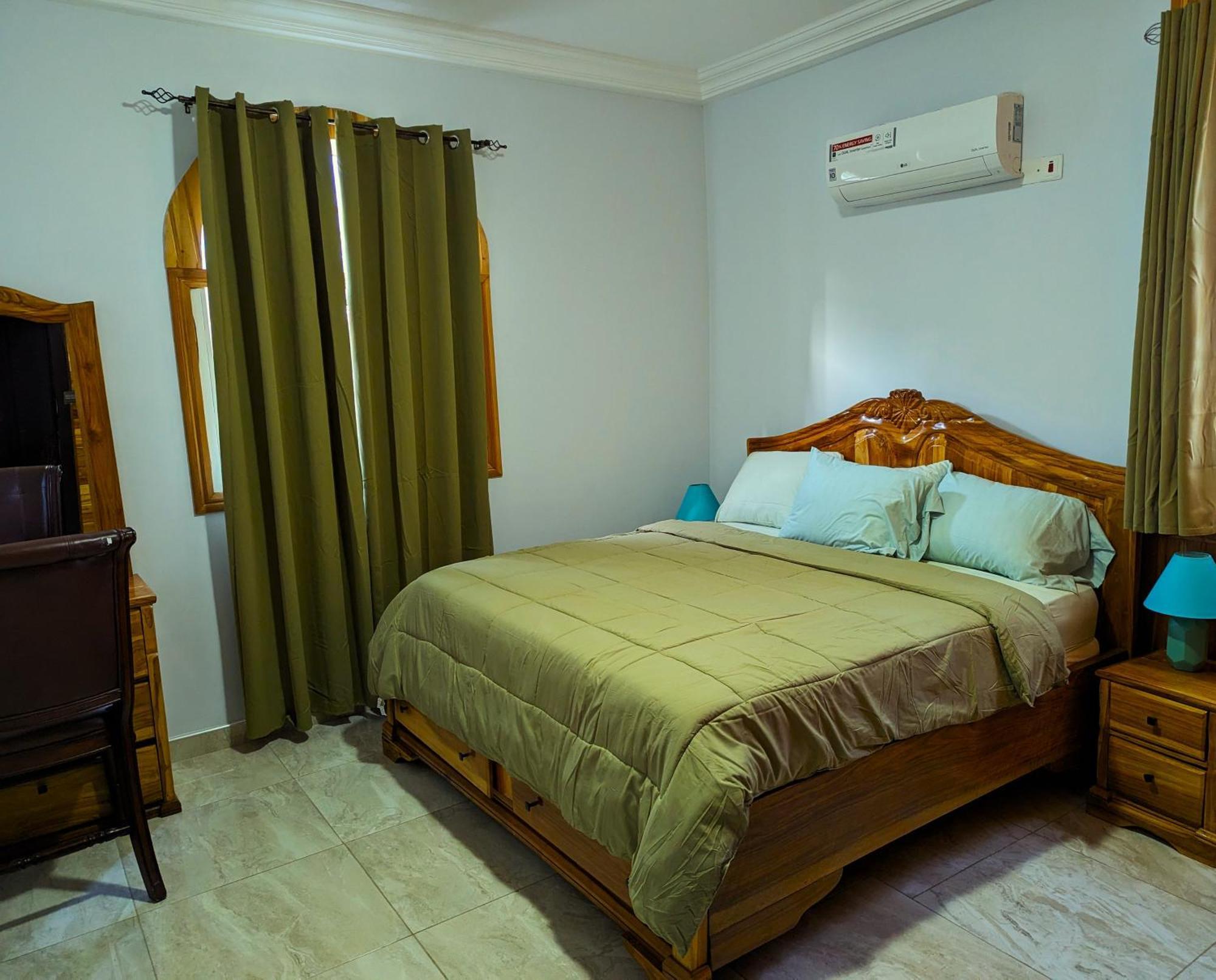 Jezhos - Dina Fully Furnished Apartment Accra Exterior photo